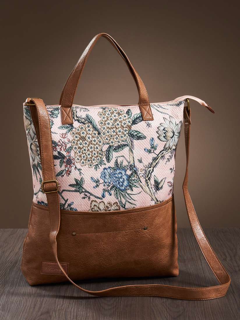 Mona b tote 2025
