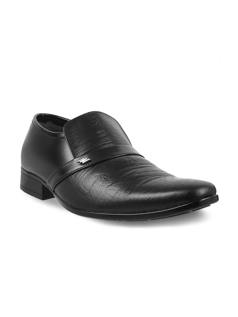 Myntra leather shoes deals