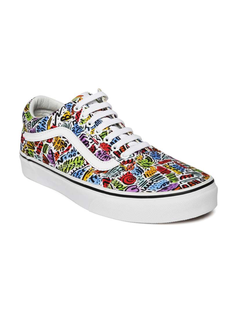 Vans old skool black myntra best sale