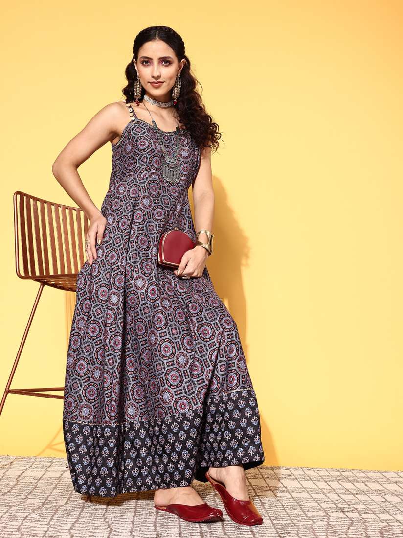 Myntra black gown shop