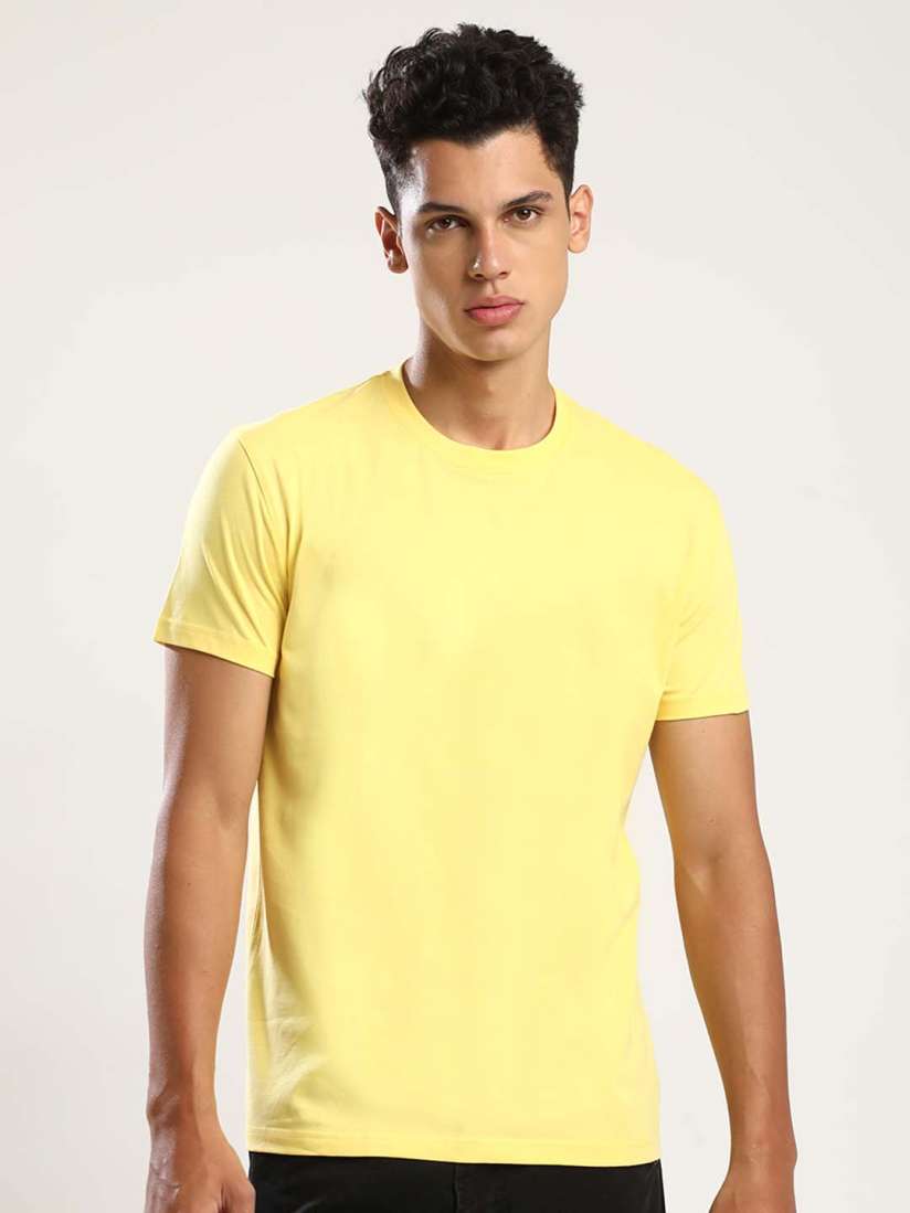 Yellow t shirt outfit mens 2025