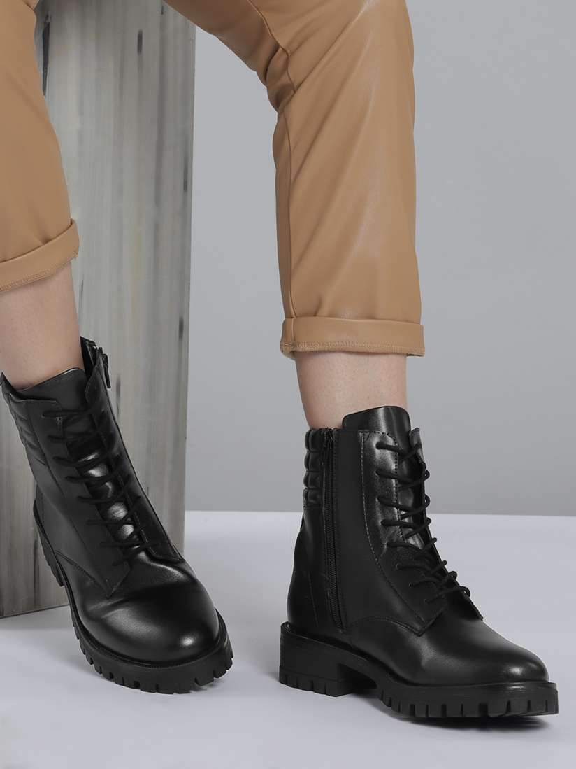 Boots myntra deals