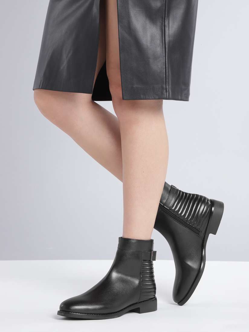 Buy Roadster Women Black Solid Flat Boots Boots for Women 19429250 Myntra