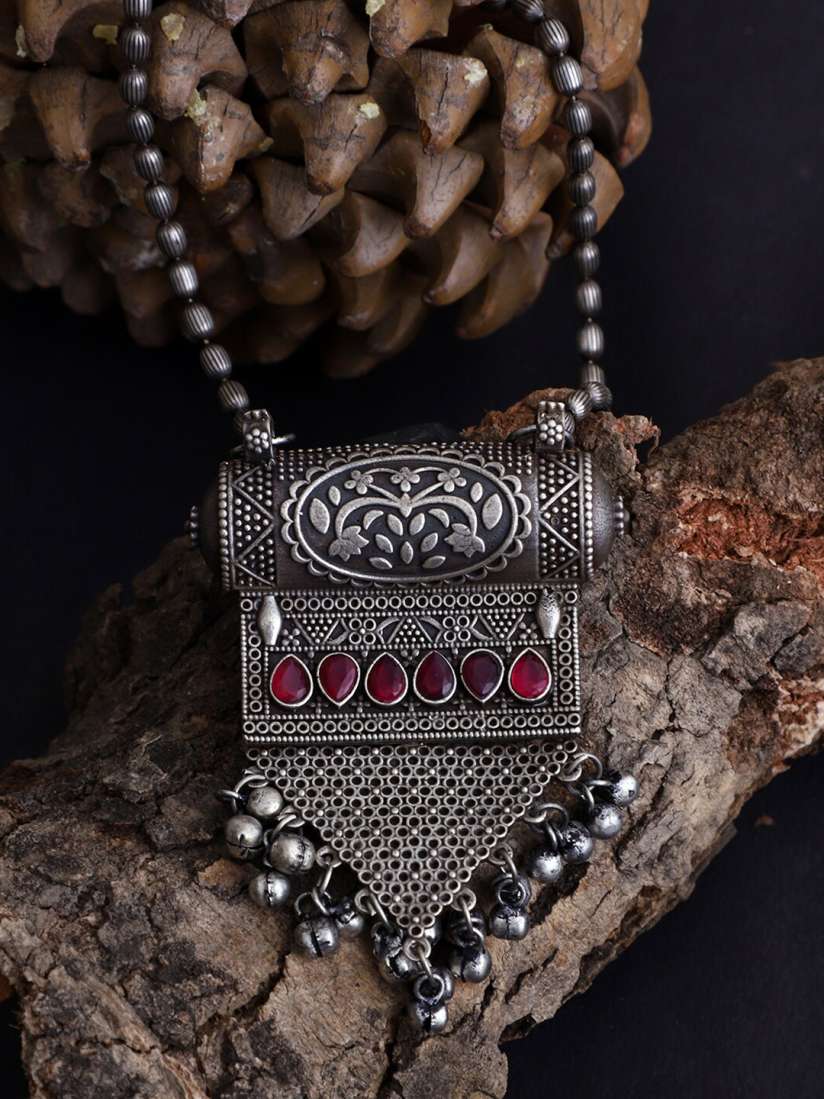 Necklace on myntra sale