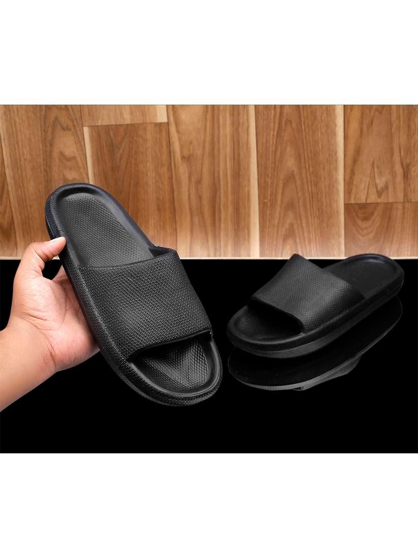 Buy KRAASA Men Black Rubber Sliders - Flip Flops for Men 19512976 | Myntra