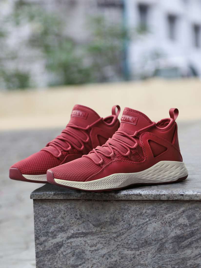 Burgundy nike for men top