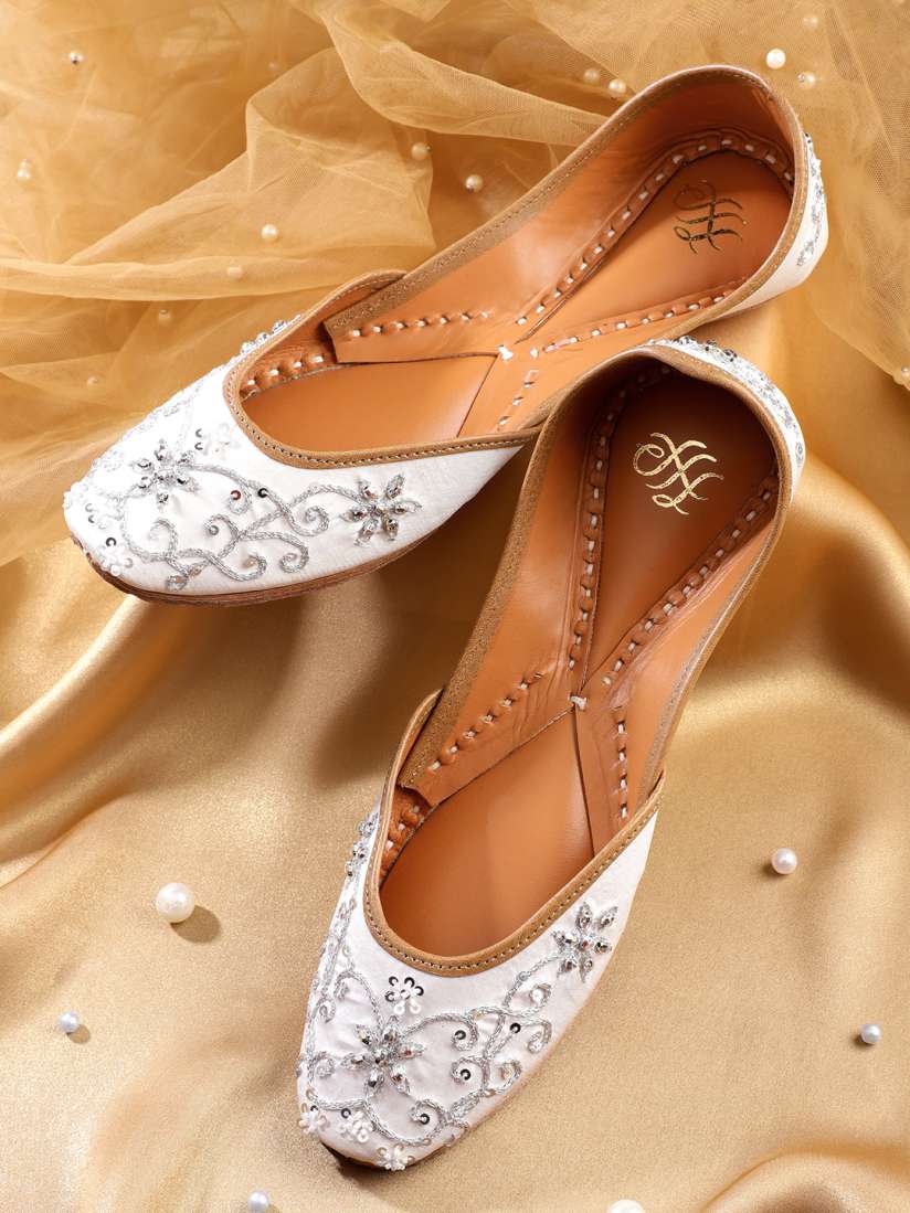 Buy House of Pataudi Women White Silver Ethnic Embellished Mojaris Flats for Women 19798346 Myntra