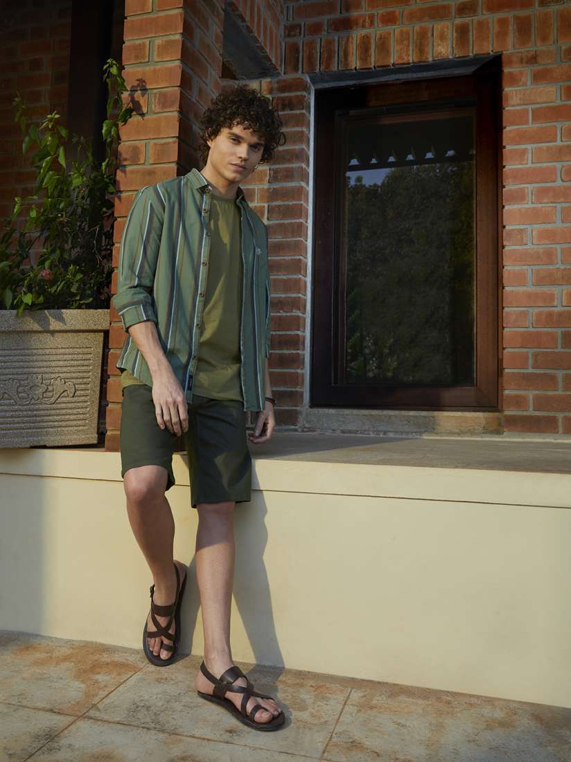 Levi's 502 chino shorts top