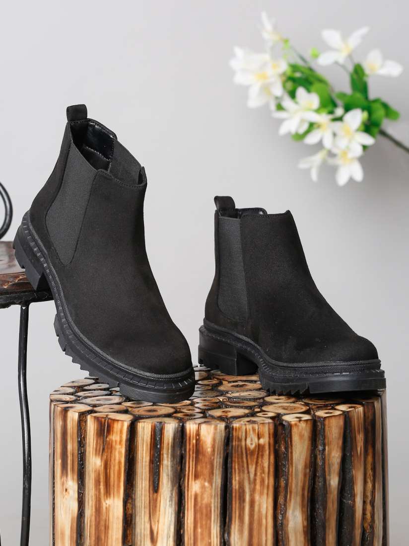Solid chunky boots 2025