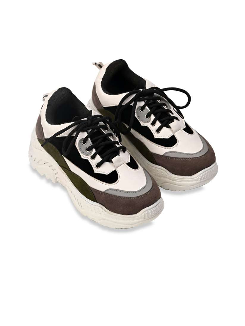 Street style store sneakers online