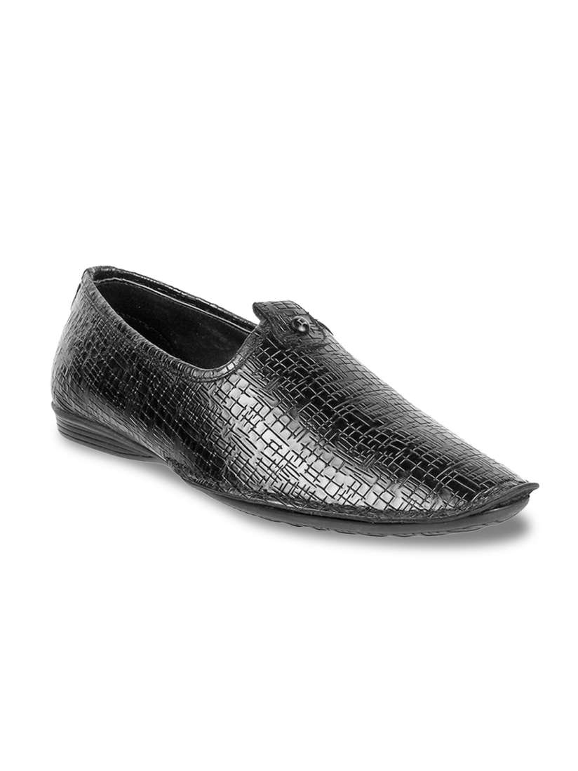Myntra mochi shoes on sale