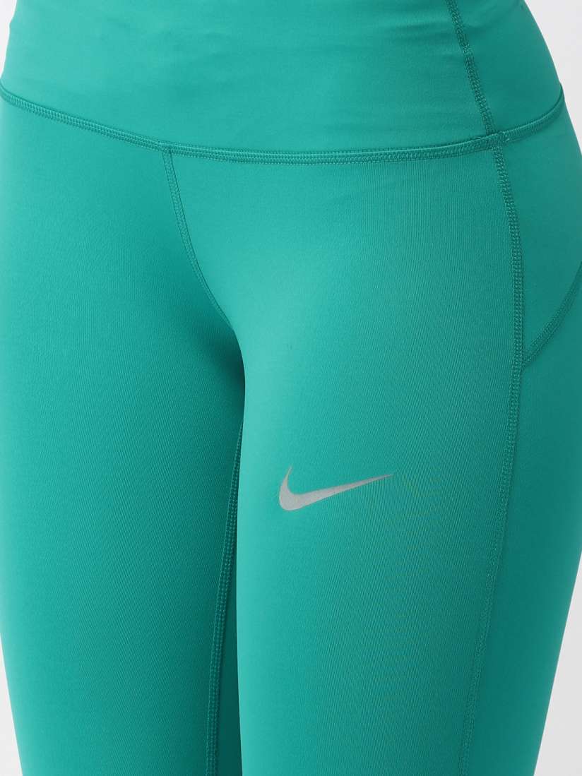 Nike epic run capris top
