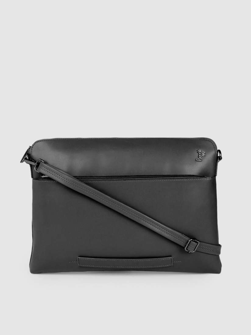 Buy Baggit Men Black Solid Laptop Bag Laptop Bag for Men 20232534 Myntra