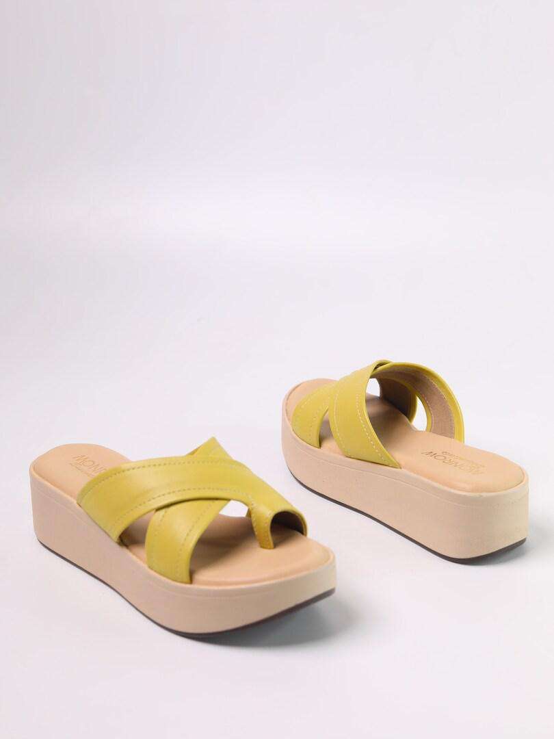 Yellow shoes plateau 2025