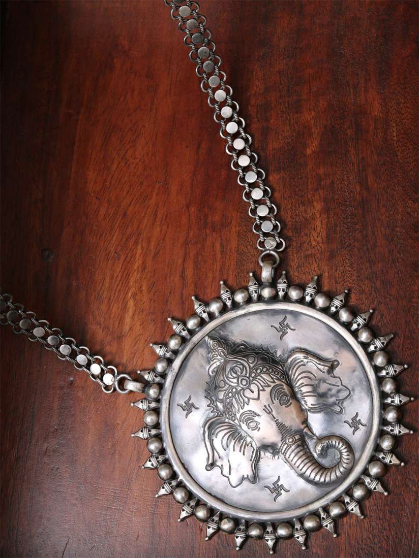 Myntra silver necklace clearance
