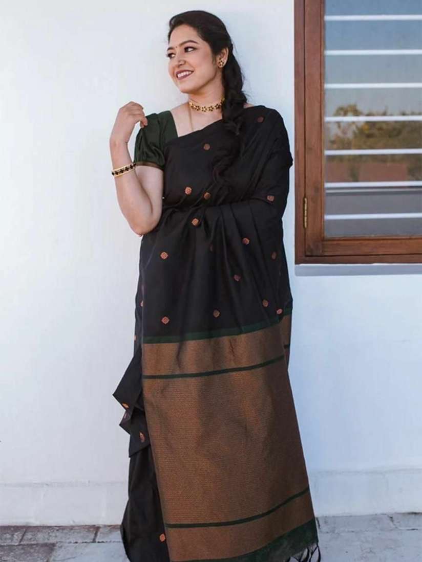 Myntra black saree clearance