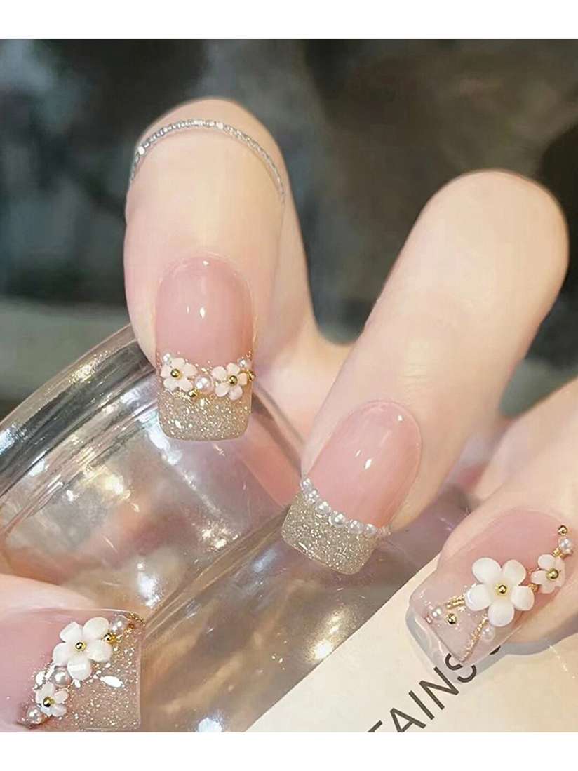 Stunning 3D Floral Nail Extension Trends
