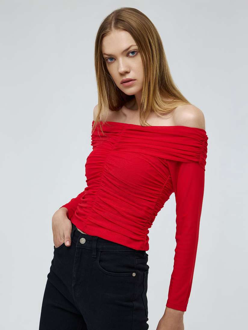 Off shoulder top myntra discount