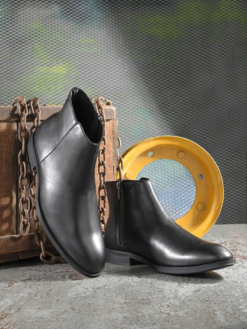 Myntra chelsea boots clearance