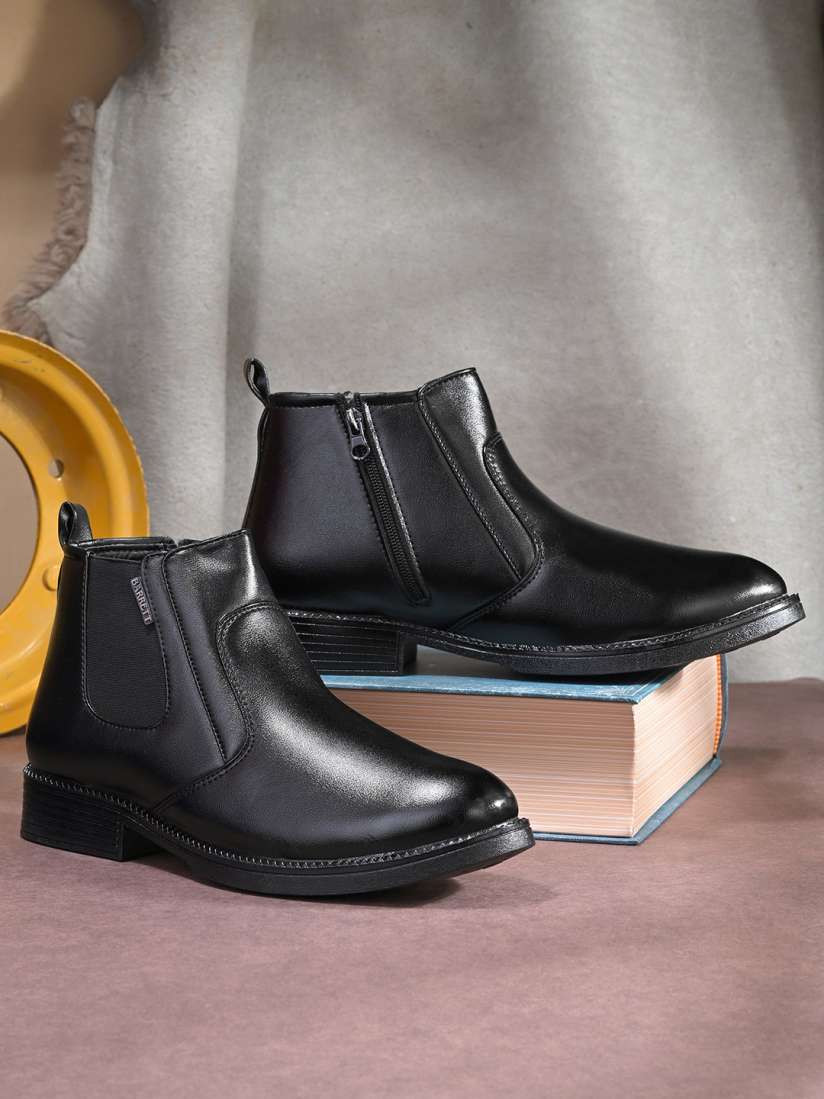 Myntra chelsea boots online