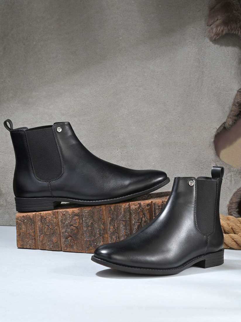 Chelsea boots myntra discount