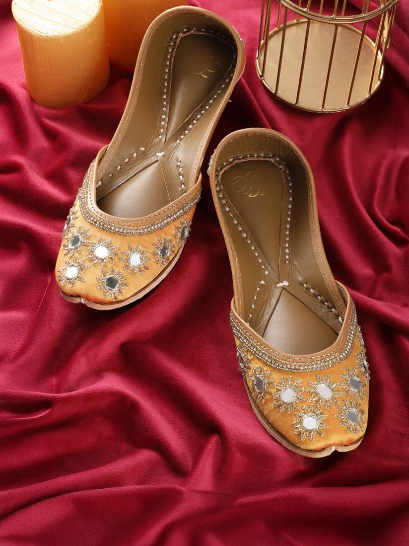 Myntra mojaris deals