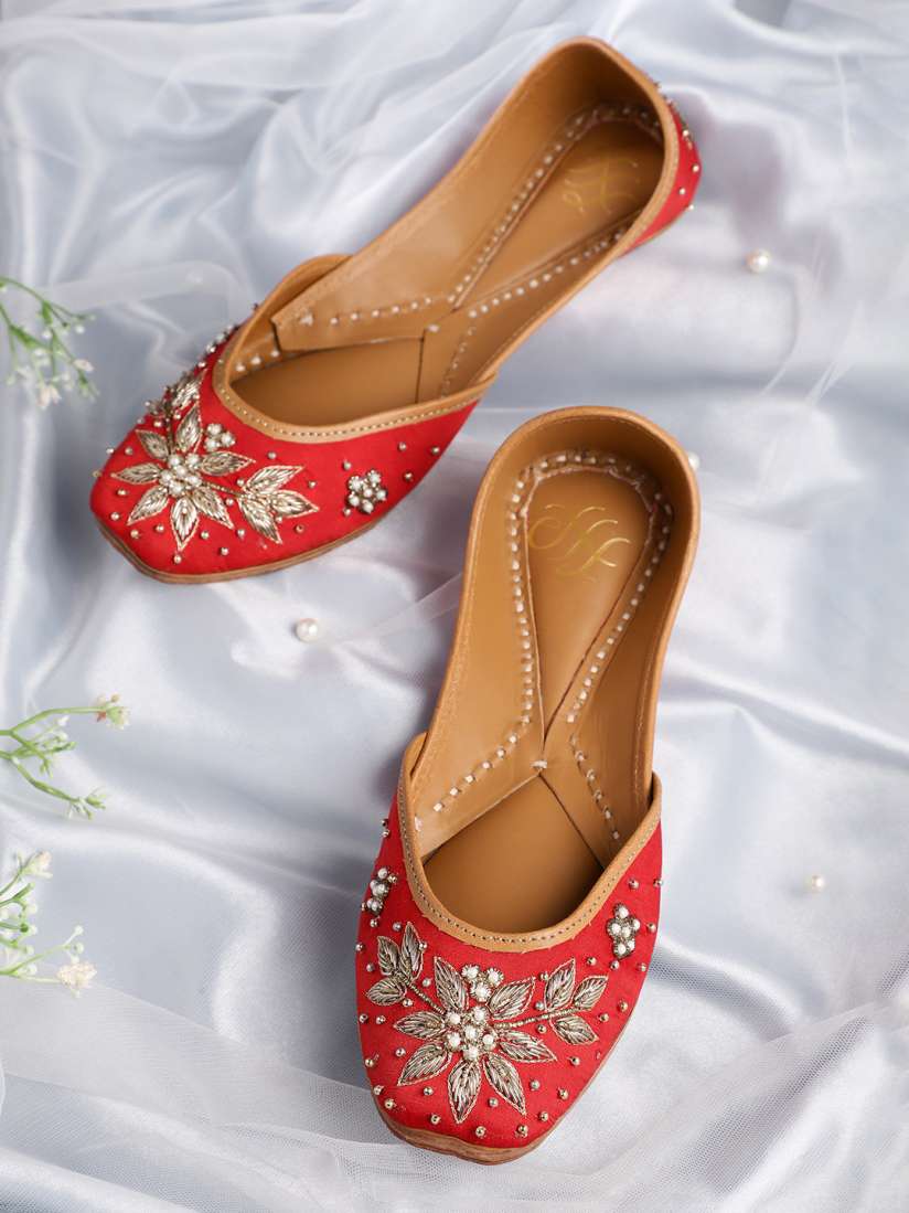 Buy House of Pataudi Women Embellished Ethnic Mojaris Flats Flats for Women 30750667 Myntra