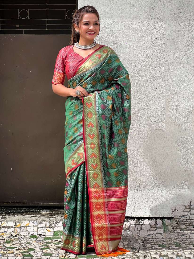 Buy SGF11 Woven Design Zari Pure Silk Traditional Kanjeevaram Saree Sarees for Women 31129089 Myntra