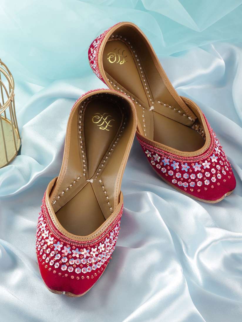 Buy House of Pataudi Women Ethnic Embellished Mojaris Flats for Women 28793264 Myntra