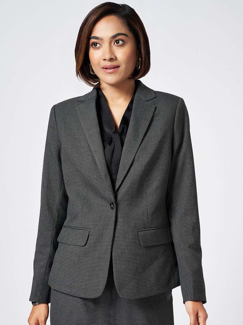 Blazers in pantaloons shop