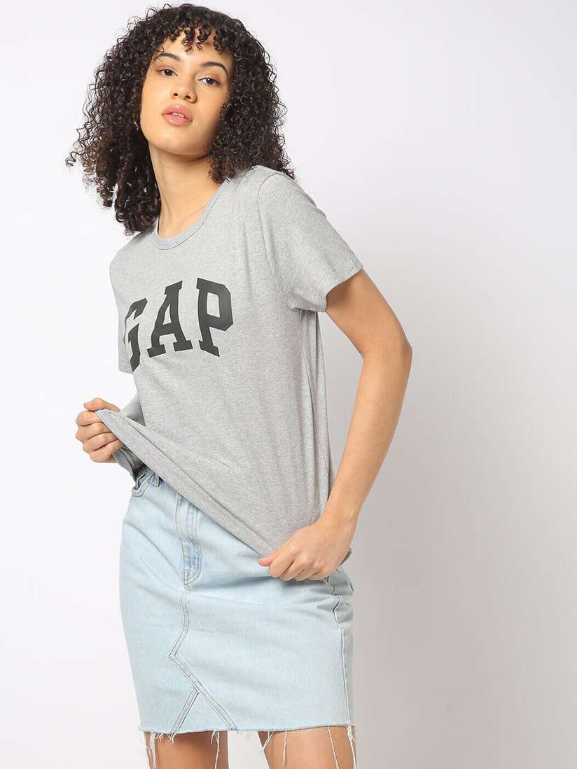 gap grey t shirt