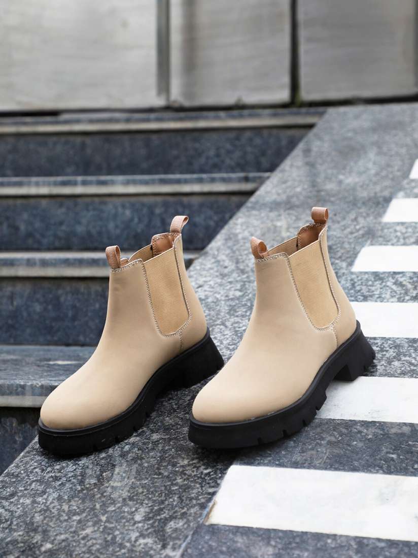 Myntra chelsea boots outlet
