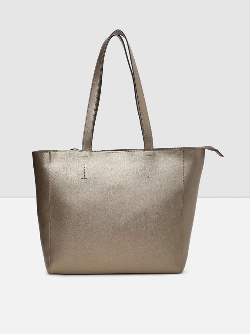 Handbags in max store