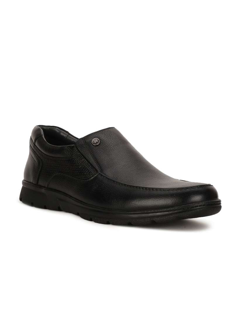 Cut shoes bata store