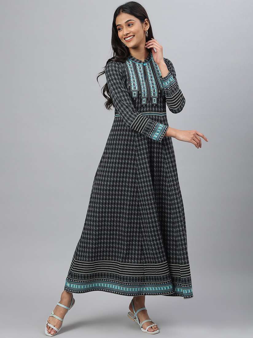 Ethnic empire dress shop