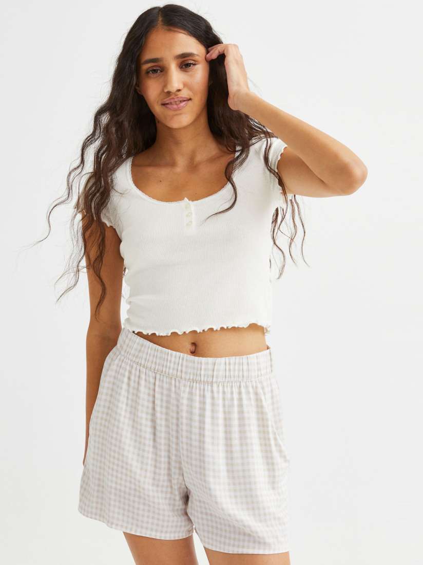 Ladies white pull on shorts hotsell