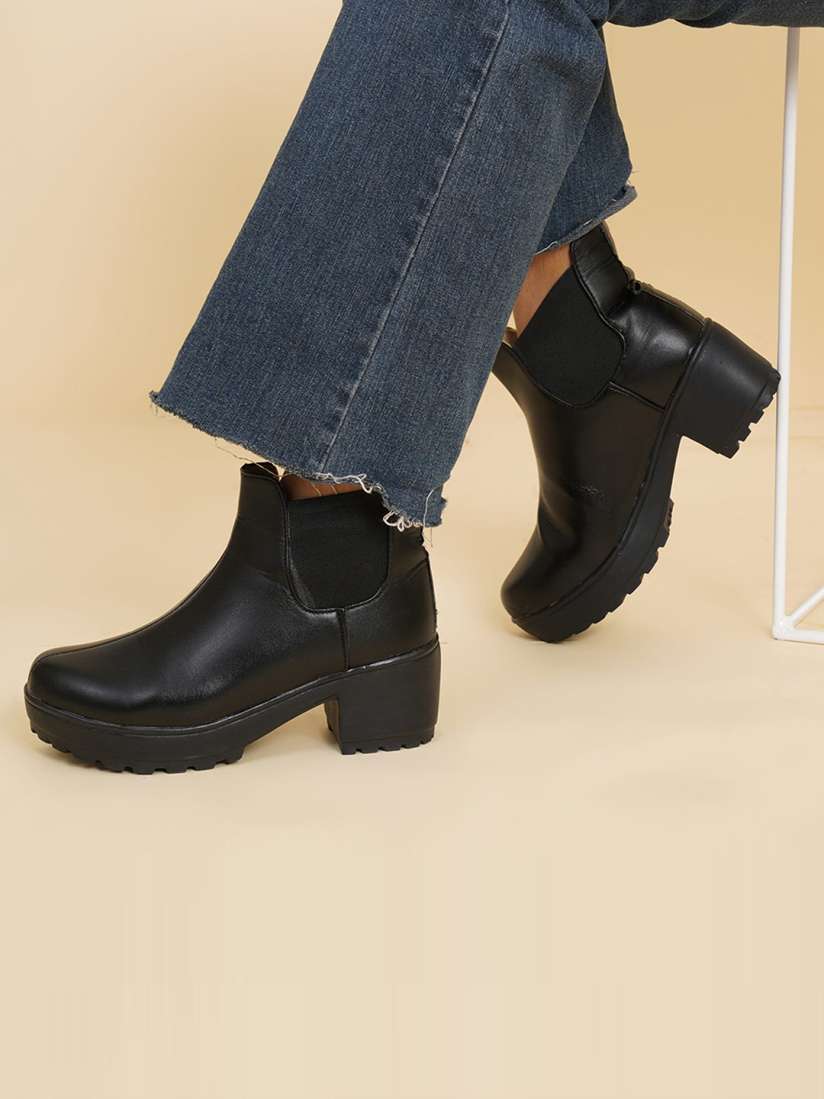 Boots myntra cheap
