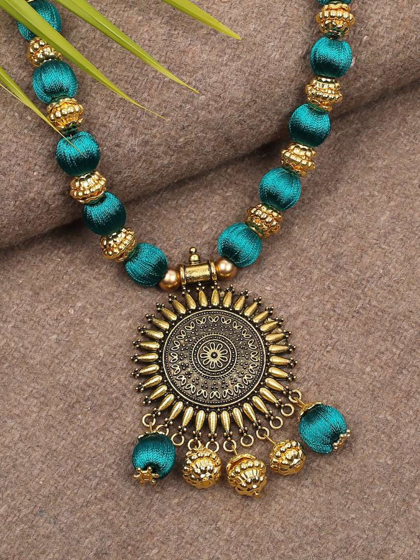 Silk thread antique necklace store