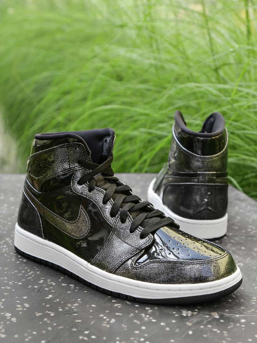 Buy Nike Men Black AIR JORDAN 1 RETRO HIGH Sneakers Casual Shoes for Men 2157303 Myntra