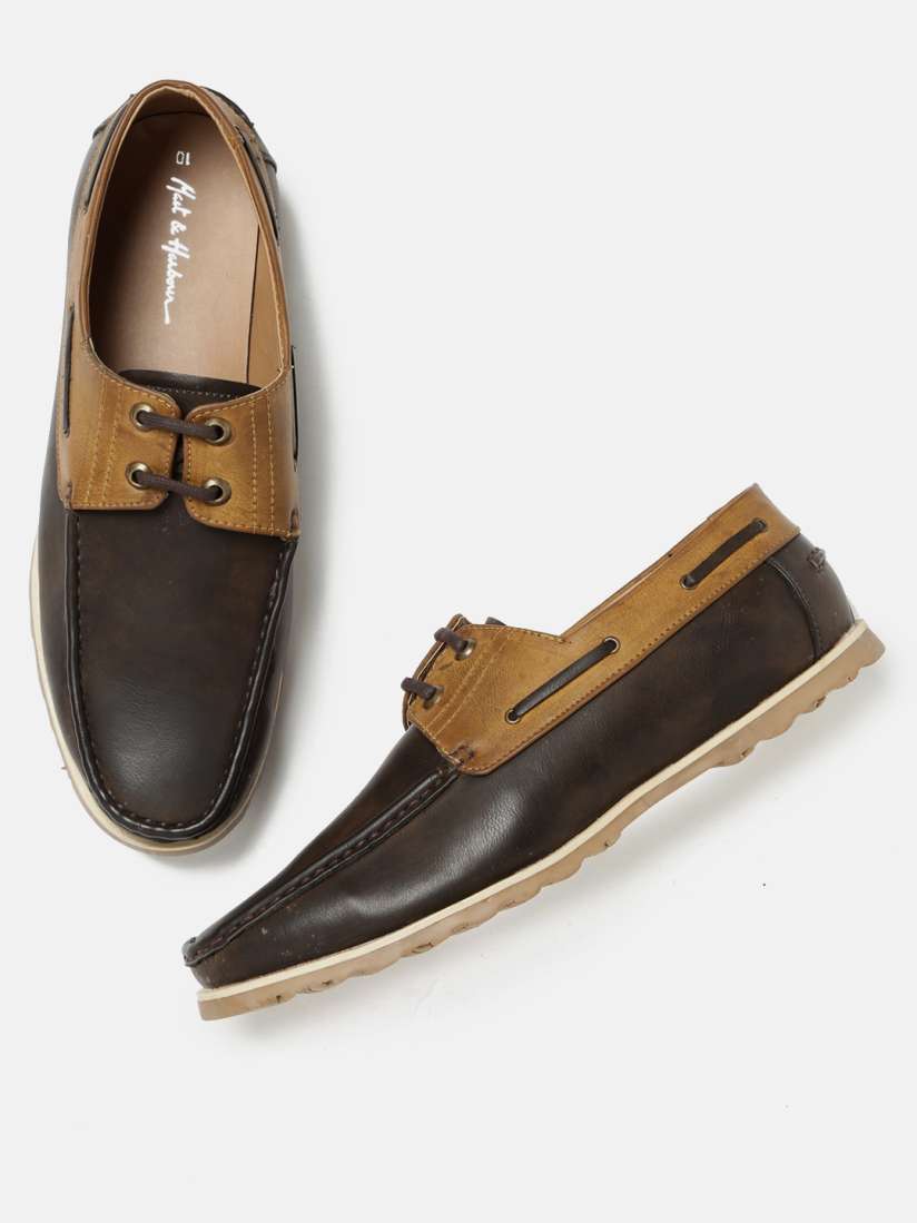 Mast and harbour boat shoes store