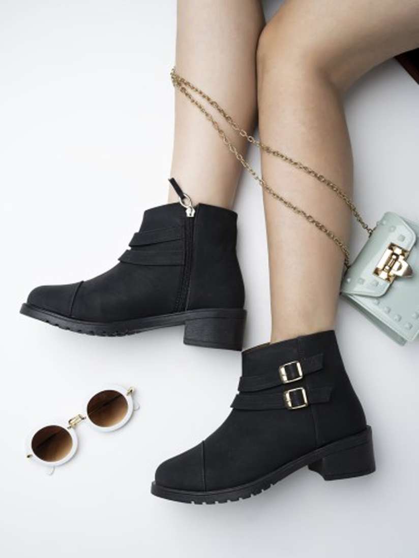 Boots myntra deals