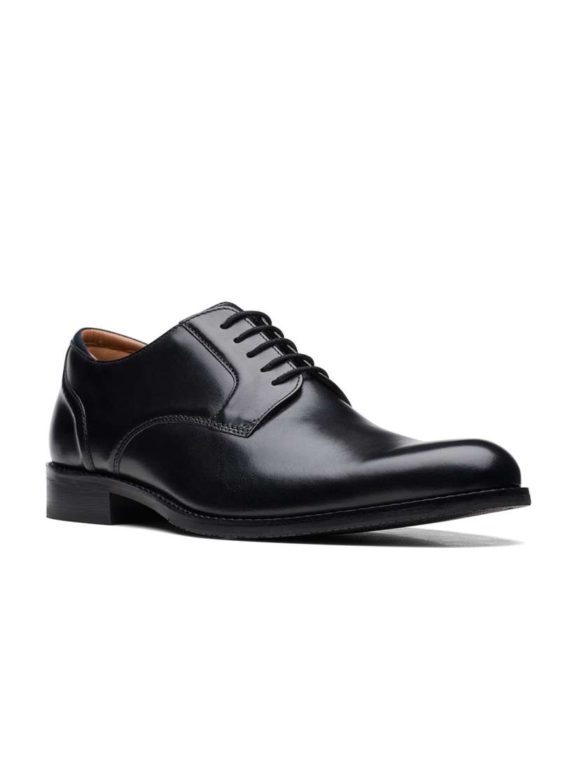 Myntra clarks shop