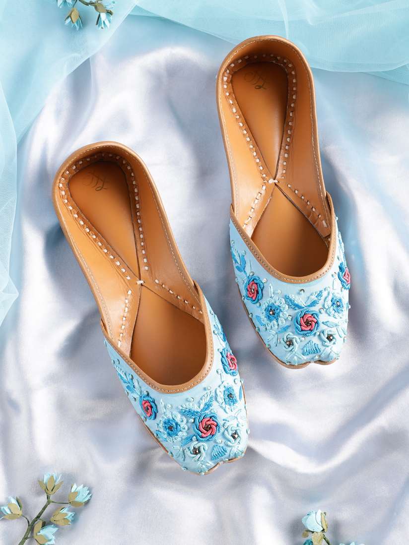 Buy House of Pataudi Women Woven Design Ethnic Mojaris Flats for Women 21977386 Myntra