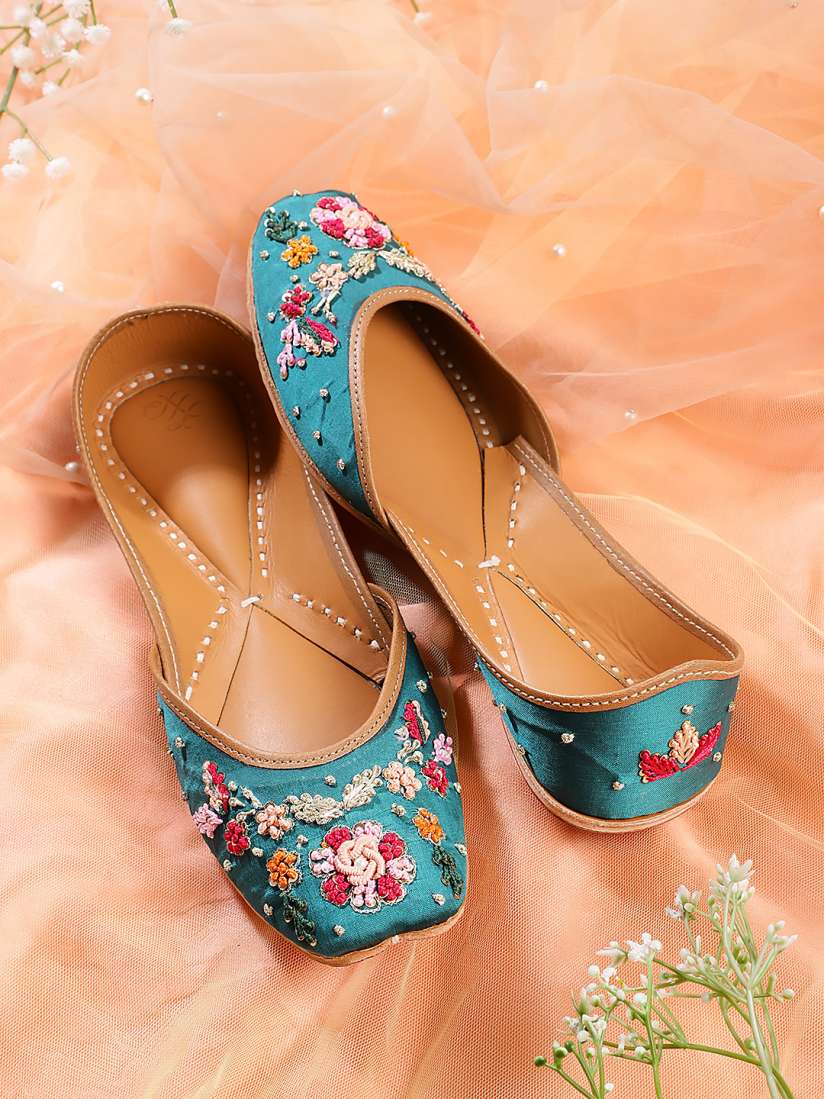 Myntra mojaris shop
