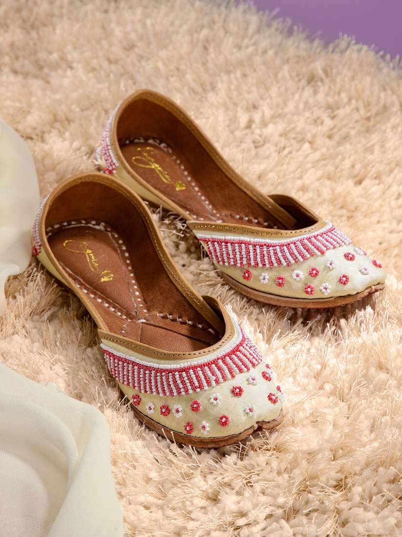 Myntra mojaris shop