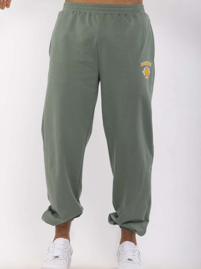 Joggers on myntra discount