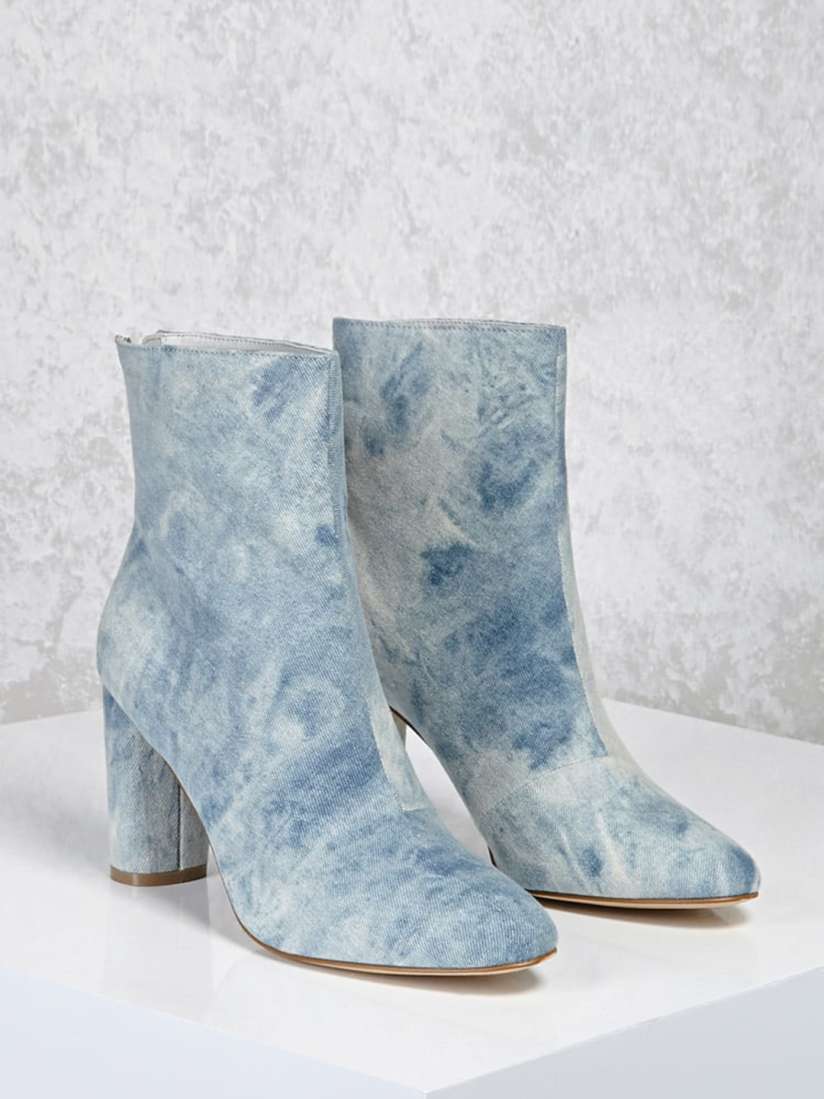 Forever 21 velvet boots deals