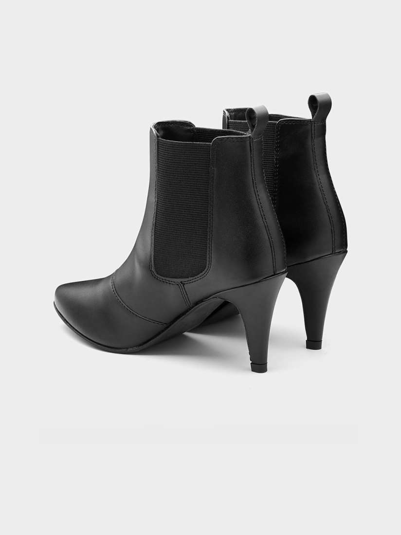 Ajio boots 2025