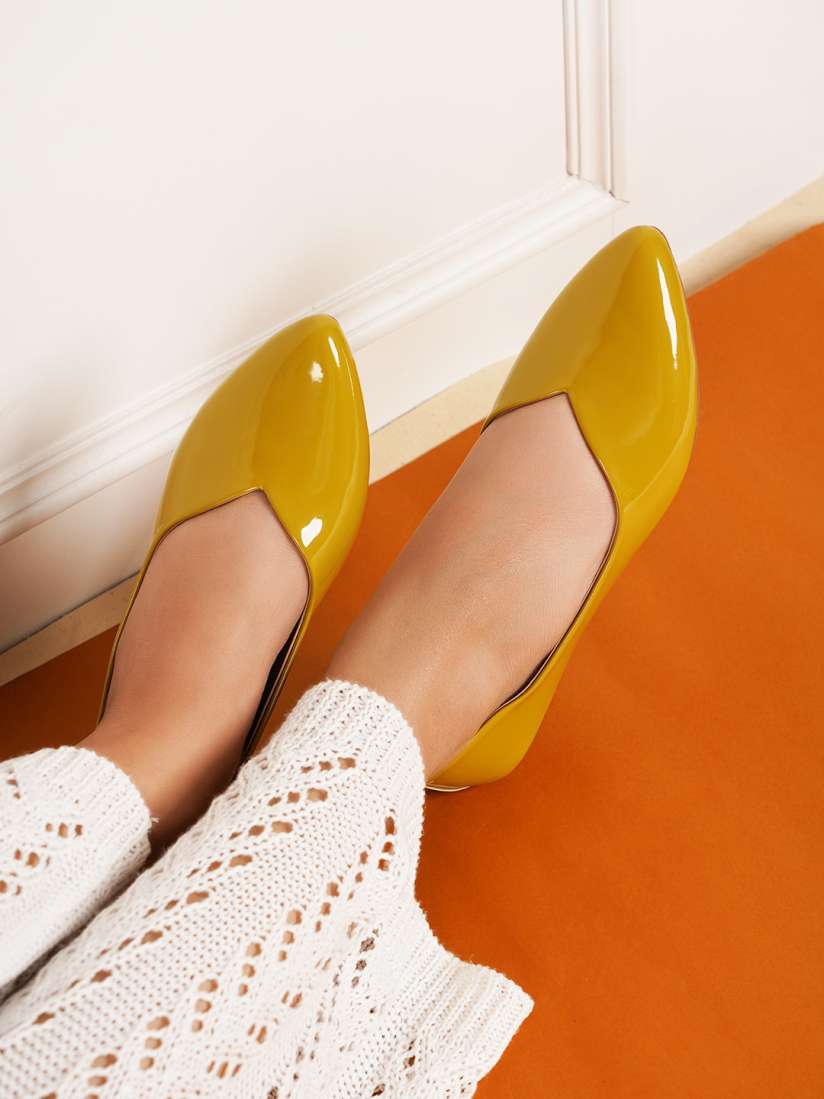 Yellow pointed flats outlet