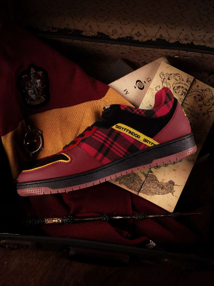 Burgundy and black sneakers sale
